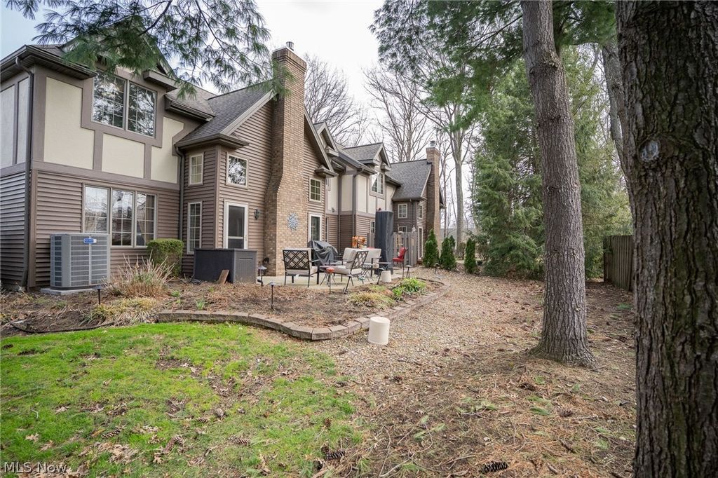 Photo of 26 Aberdeen Court, Rocky River, OH 44116 (MLS # 5197604)