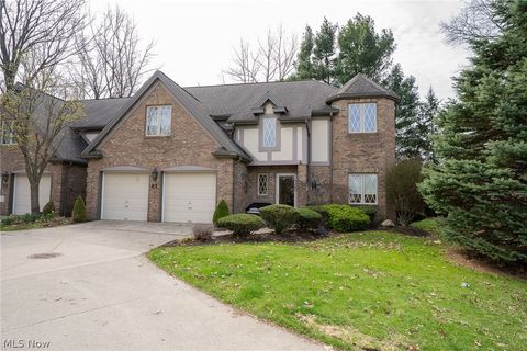 Condo For Sale - 26 Aberdeen Court<br/> Cuyahoga County, Rocky River, OH 44116