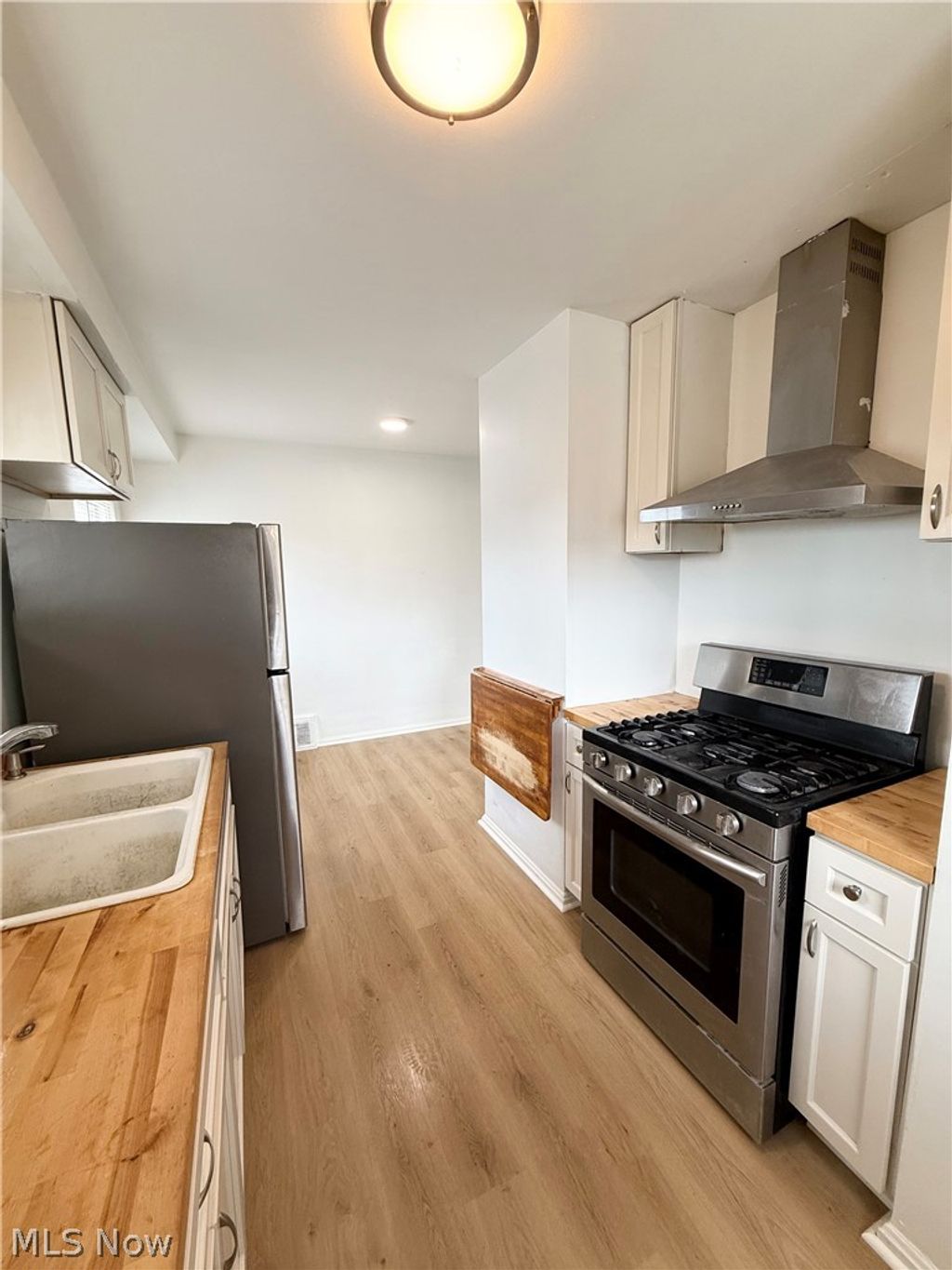 Photo of 53 Sector Drive, Bedford, OH 44146 (MLS # 5192418)