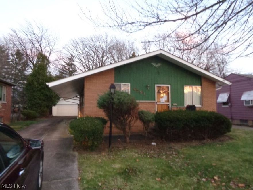 Adorable ranch home with 3 full bedrooms. Has hardwood floors in some rooms. Has a full basement. Nice size back yard! Buyer
responsible for own due diligence, inquiry and verification of all property information, condition, square footage, tax, POS requirements
and parcel data. Broker is not liable or responsible to verify any information as all data in mls is reflective of public records. Buyers
recommended to investigate all data. Seller will not make repairs, property sold in as-is condition.