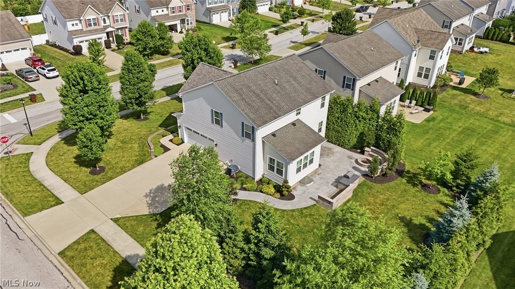 Photo of 846 Hilliary Lane, Aurora, OH 44202 (MLS # 5223893)