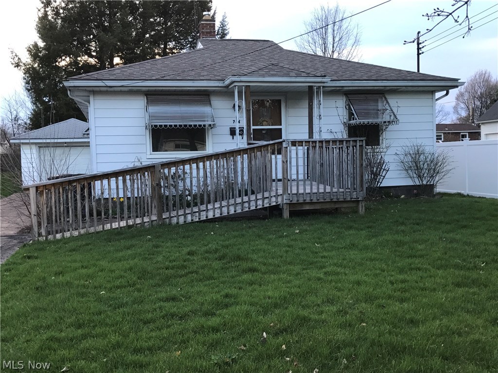 Great find in this wonderful Ellet neighborhood. Cute home for the right owner, family or investor. So many opportunities. Newer Roof, Newer Vinyl Windows, High Efficiency Furnace and Newer Hot Water Tank. The rest is cosmetic. Nearby Akron Municipal Airport and easy access to highway and main roads, grocery stores, restaurants, hiking trails and beautiful park and ball diamonds. Let's not forget close to Stricklands Ice Cream on Triplett Circle. Bring your creativity and enjoy this home.