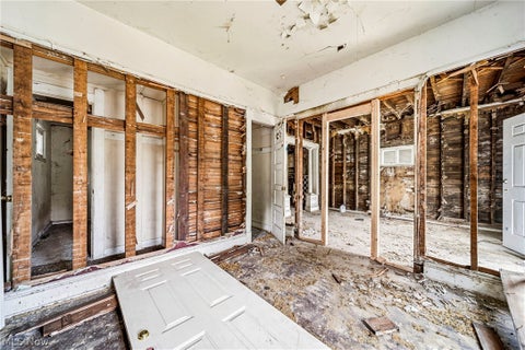 Tiny photo for 3257 E 56th Place, Cleveland, OH 44127 (MLS # 5240162)