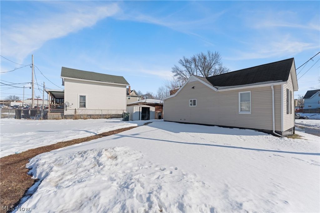 Photo of 912 Essig Court NW, Canton, OH 44703 (MLS # 5188627)