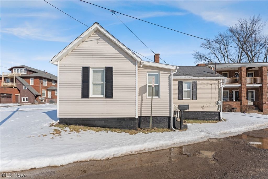 Photo of 912 Essig Court NW, Canton, OH 44703 (MLS # 5188627)