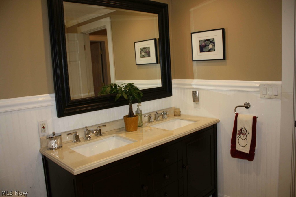 Between Detroit and Franklin Avenues - Residential