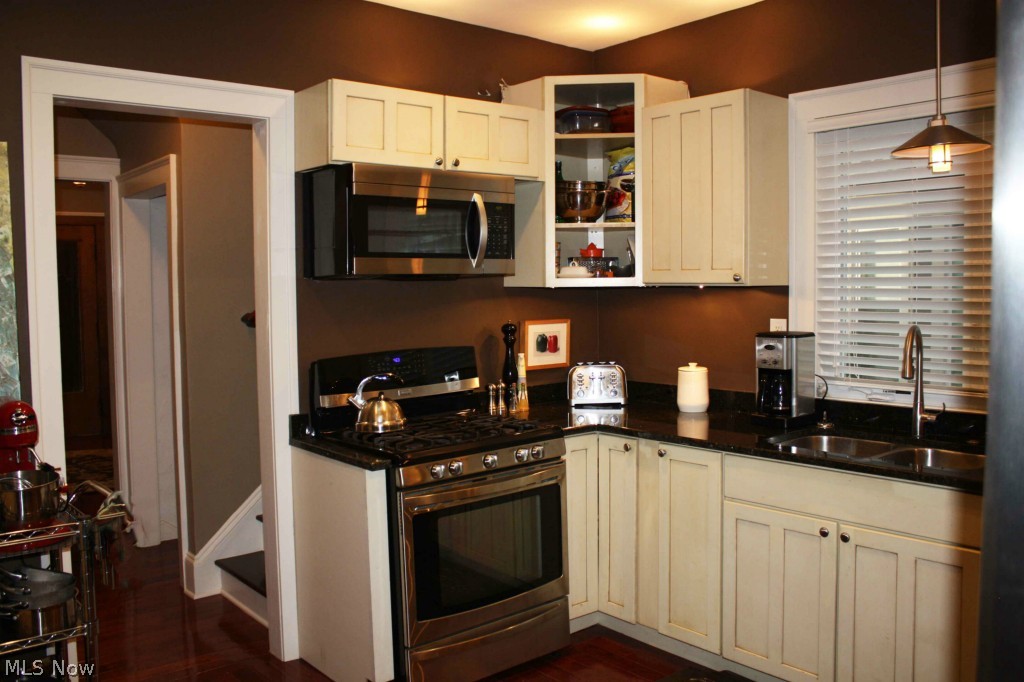 Between Detroit and Franklin Avenues - Residential