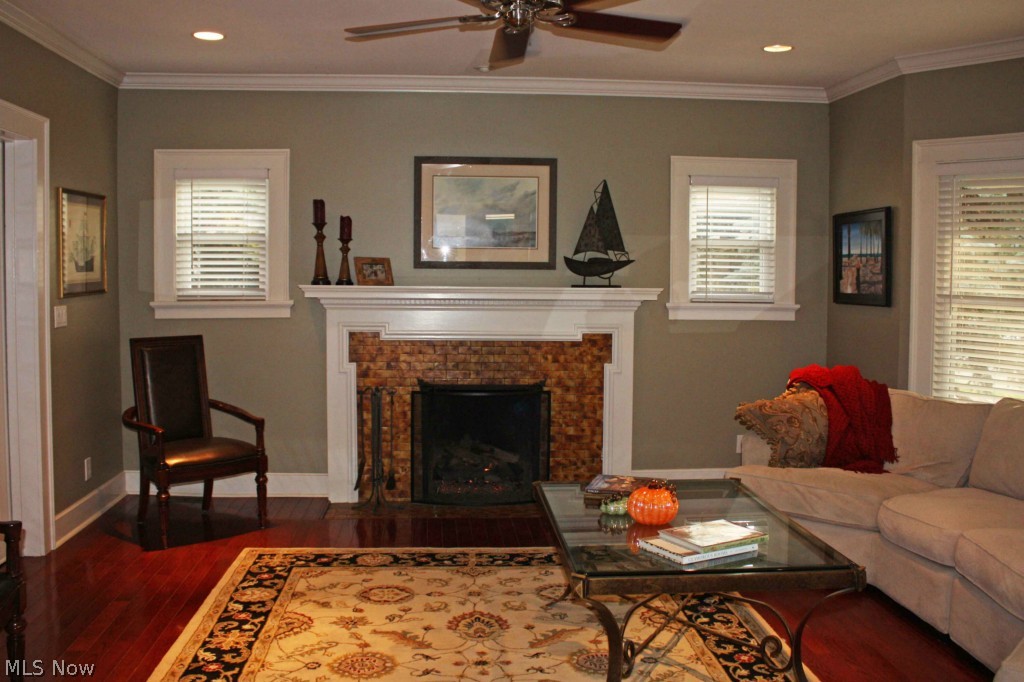 Between Detroit and Franklin Avenues - Residential