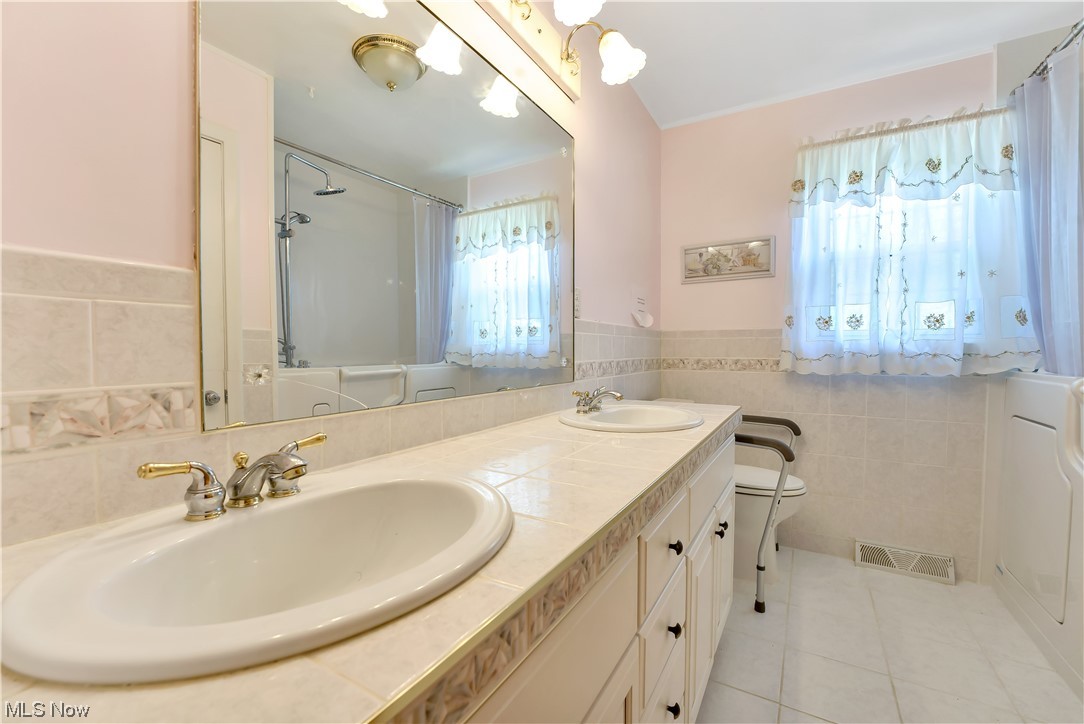 Jamestown Village - Residential