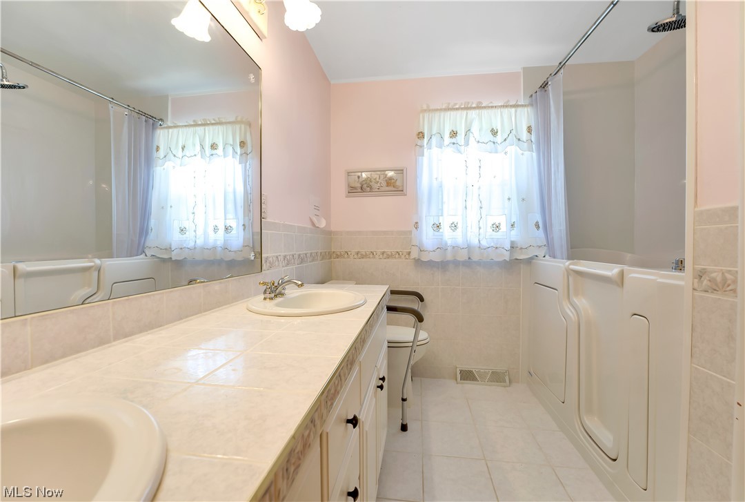 Jamestown Village - Residential