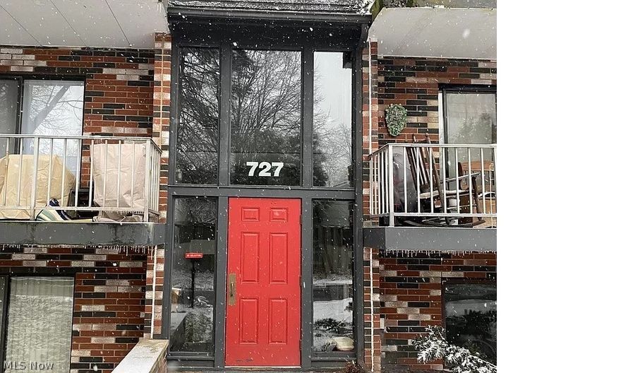 This is a 2 bedroom, 1 and a half bathroom apartment near Kent State University (about 5 blocks).   The unit is clean and in good condition.  It's ready for you to call "home."

Tenant must have 600+ credit score, no sexual, drug or violent related criminal convictions.  No previous eviction.     $50 background screen.