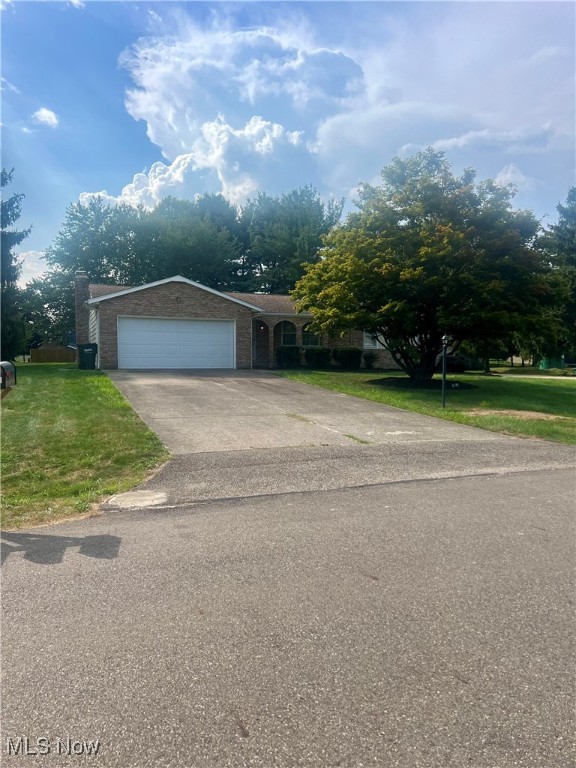 3 bed 2 full bath ranch available on a corner lot for rent in Jackson only $2100/month
$2100 deposit! Screened in porch being rescreened by 9/15.Landscaping is complete! Wait until you see how big this finished basement and office is! Updated kitchen and bathrooms! What a great house!
Please call or text to see today!