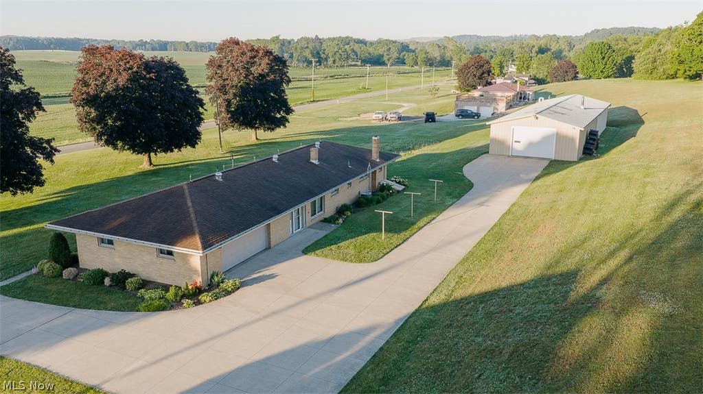 Photo of 9015 Mapleton Street SE, East Canton, OH 44730 (MLS # 5226362)