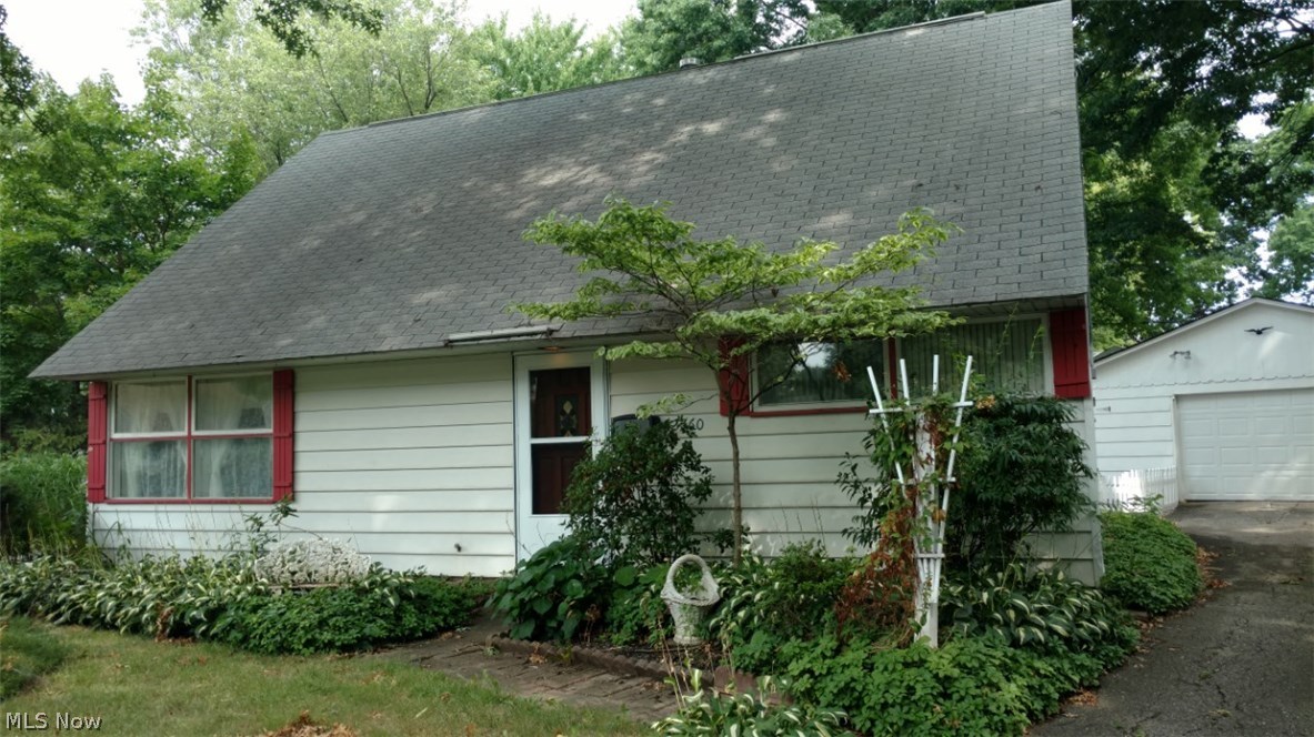 Welcome home to 2360 Giffels Rd Cuyahoga Falls, Ohio 44221!
This home offers large peaceful, fenced in yard with a covered patio, a perfect place for relaxing as well as a two car garage.
Inside you will enjoy a large eat in kitchen that overlooks the back yard.
The living room offers lots of natural light.
Located on a cul de sac.
This home is priced to sell so hurry and call today!