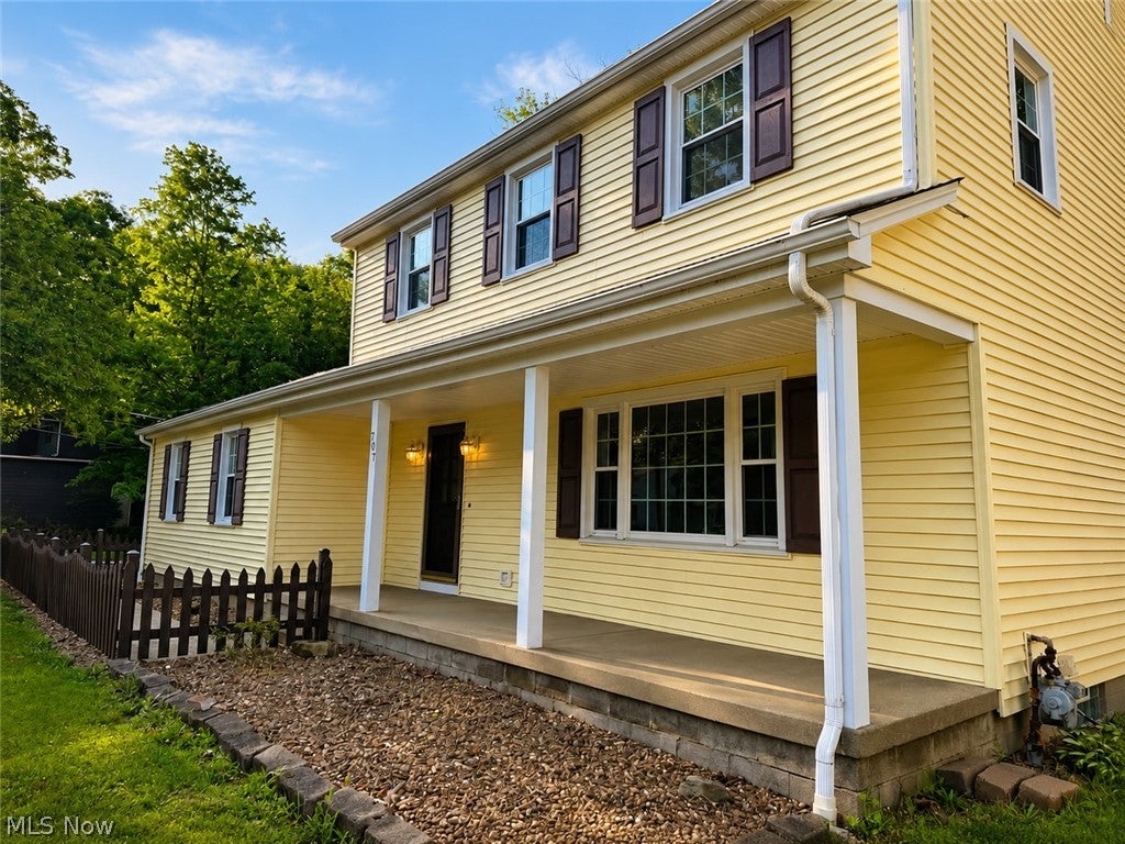 707 Oakridge Drive