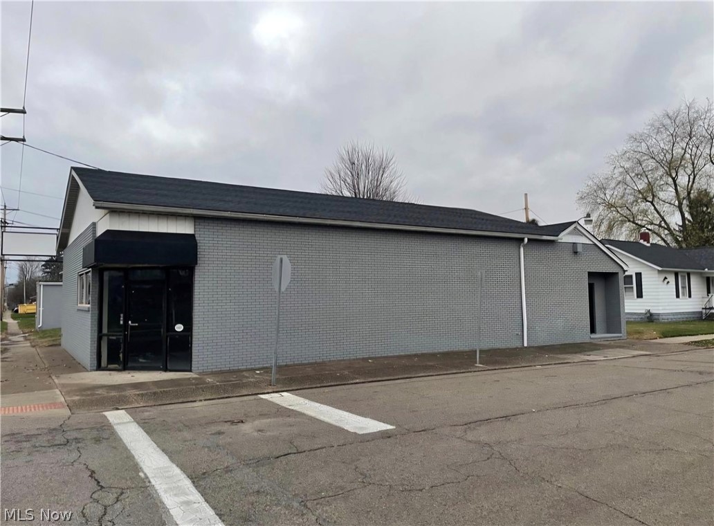 Photo 1 of 7 — 1123 Pine Street, Zanesville, OH 43701