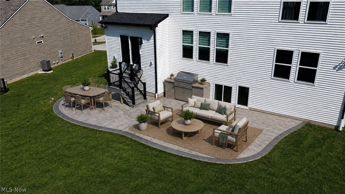 2818 Weeping Pine Drive