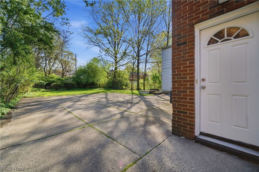 Photo of 4101 Washington Boulevard, University Heights, OH 44118 (MLS # 5208047)