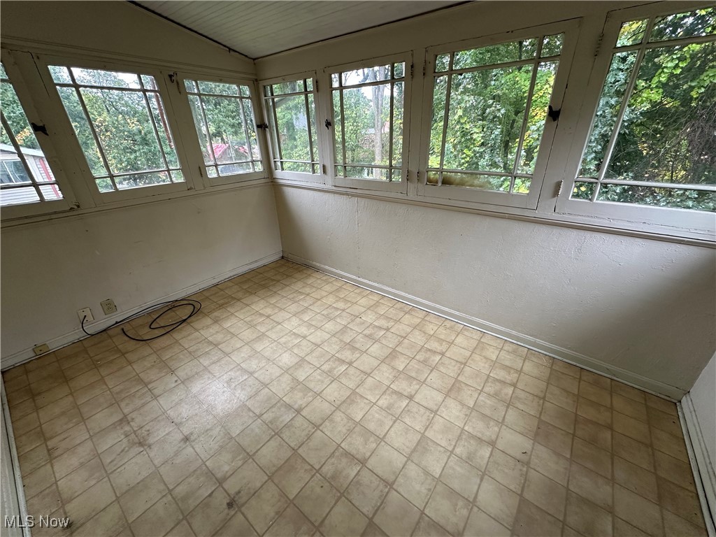 City/Youngstown - Residential Lease