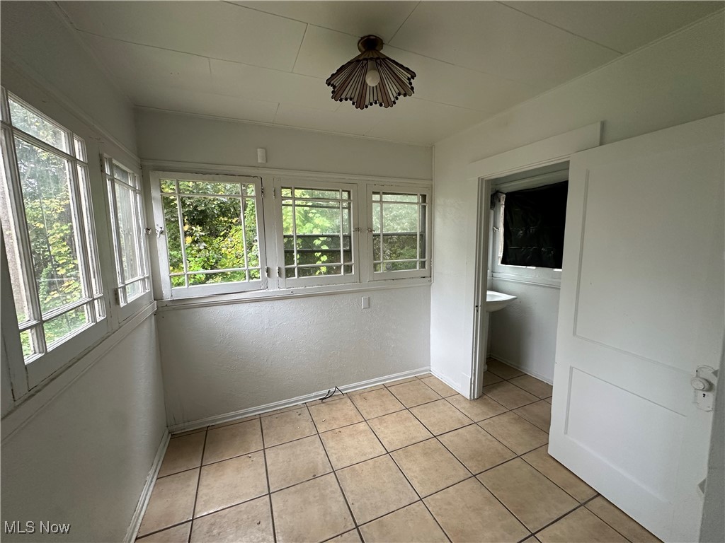 City/Youngstown - Residential Lease