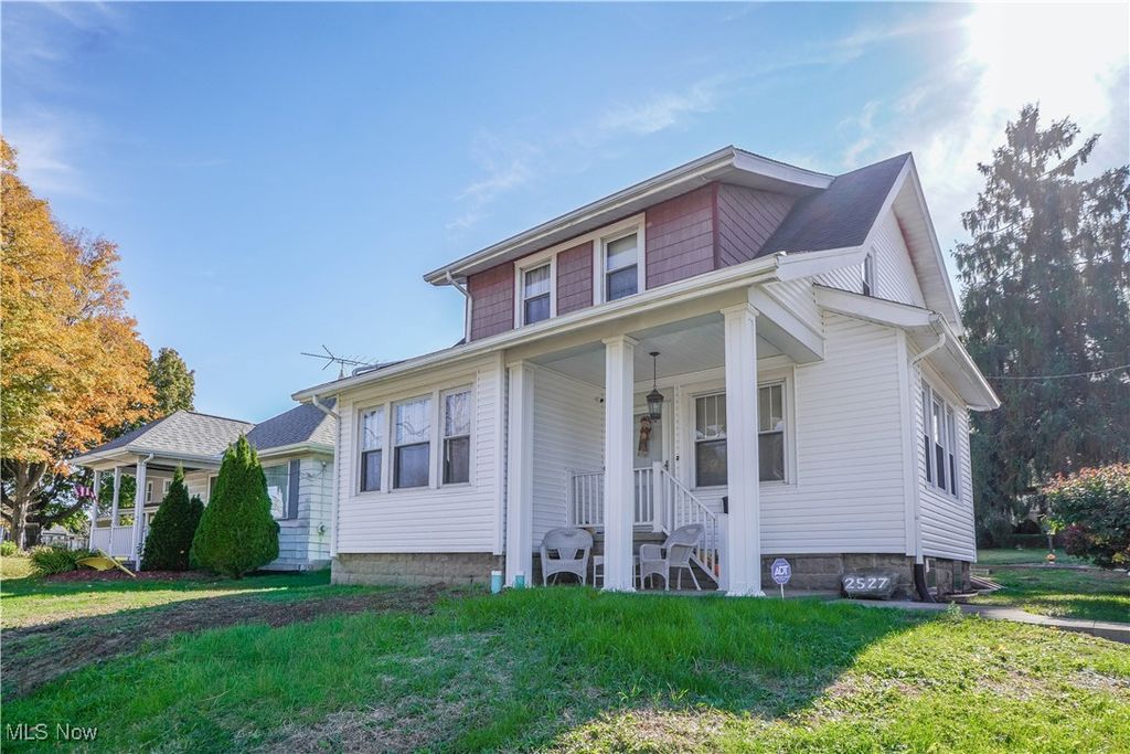 Photo of 2527 Lincoln Way NW, Massillon, OH 44647 (MLS # 5175734)