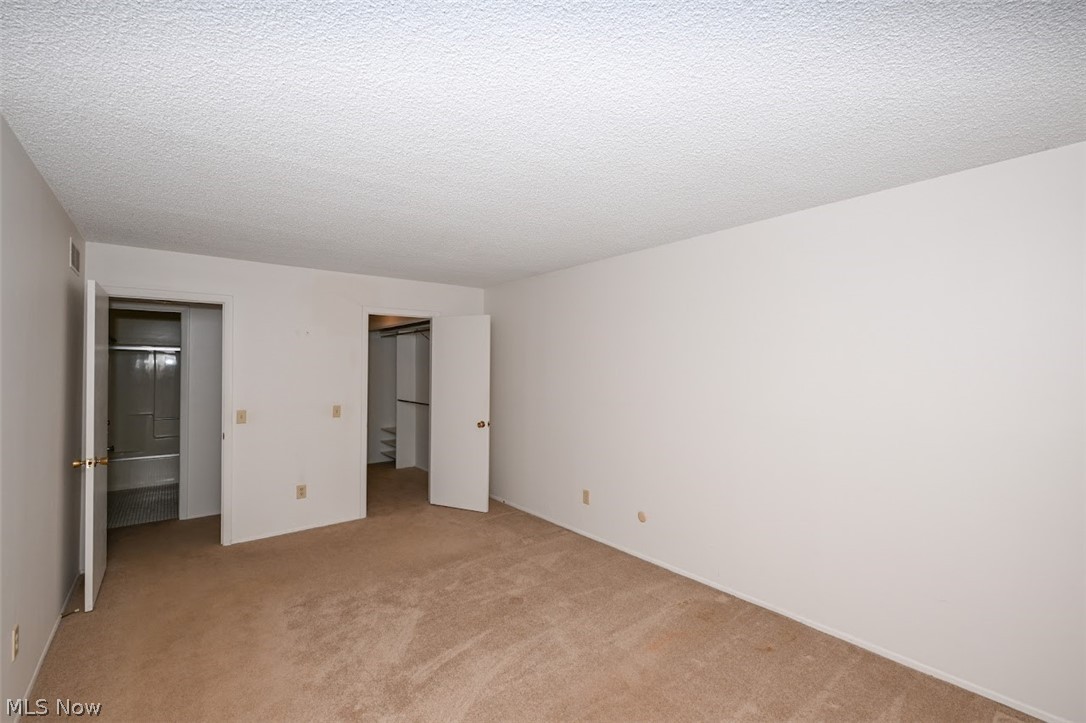 Hampton Ridge Condo - Residential