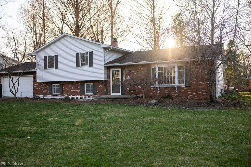 Photo of 1010 Royal Drive, Amherst, OH 44001 (MLS # 5192660)