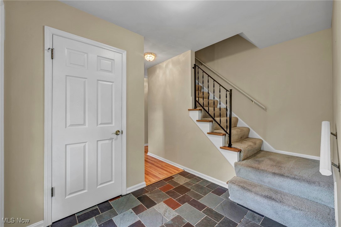 3857 Kay Drive, Stow, Ohio image 7