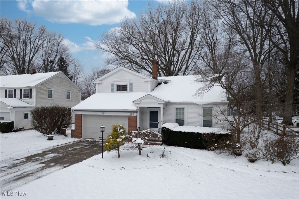 Photo of 328 Plymouth Drive, Bay Village, OH 44140 (MLS # 5182712)