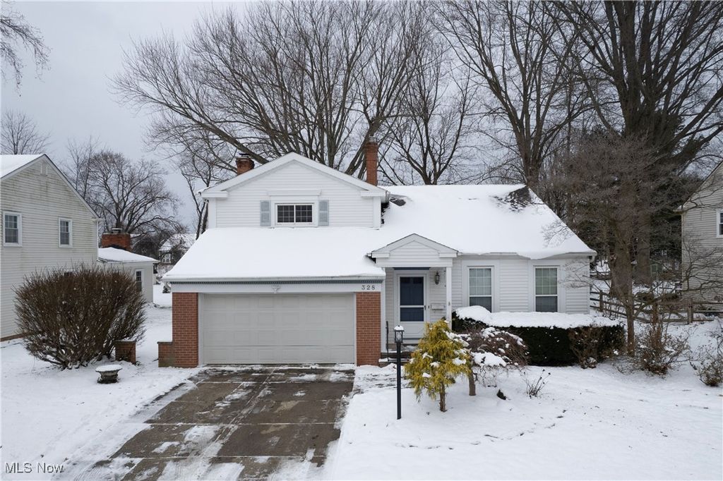 Photo of 328 Plymouth Drive, Bay Village, OH 44140 (MLS # 5182712)