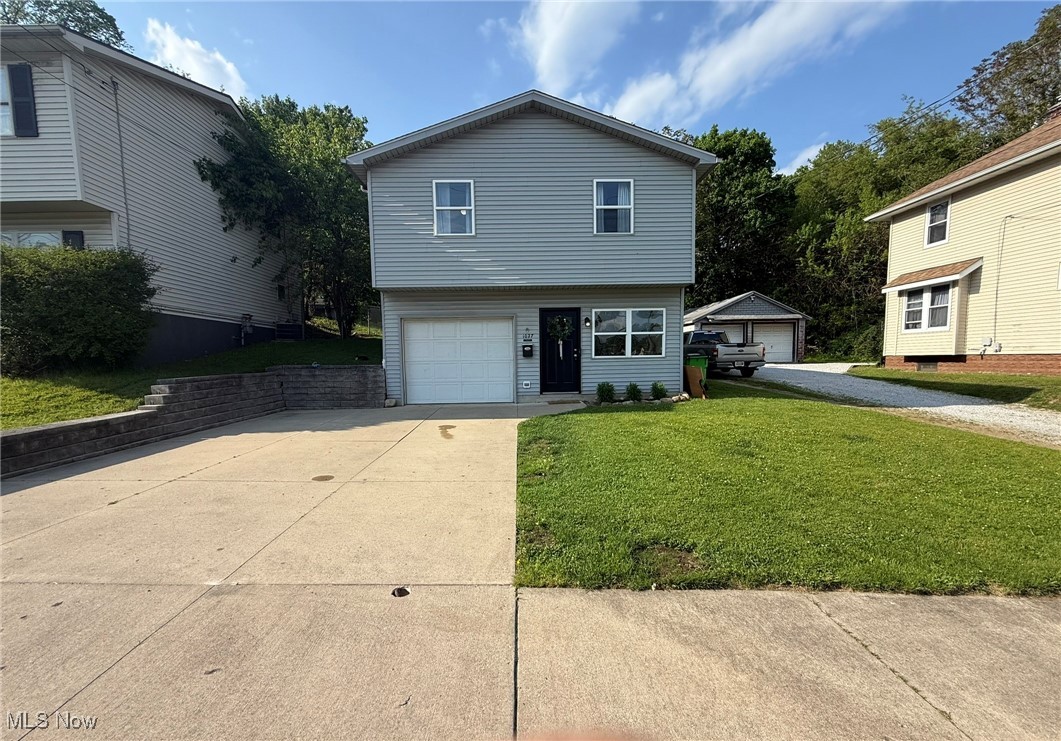 1027 W Hopocan Avenue, Barberton, Ohio image 3