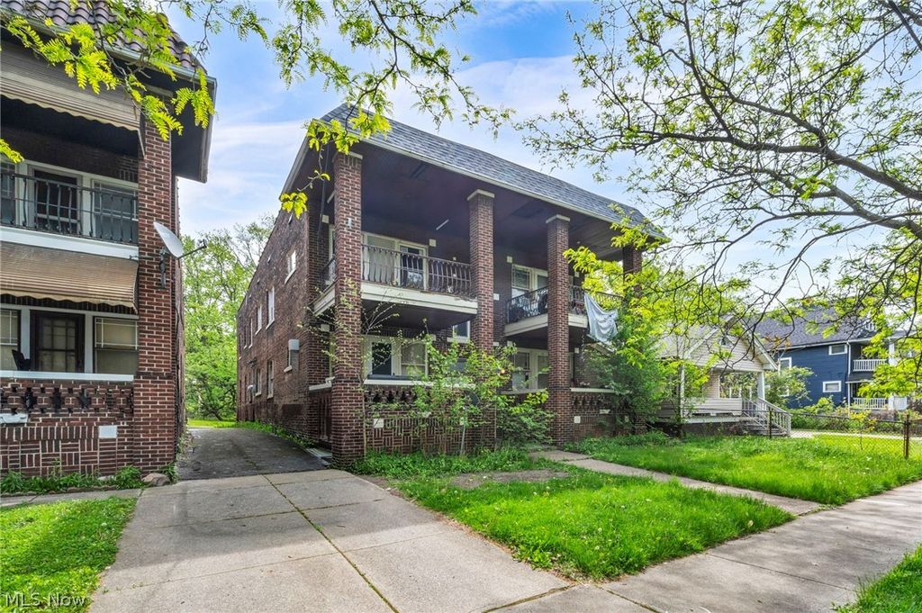 Photo of 889 E 143rd Street, Cleveland, OH 44110 (MLS # 5207661)