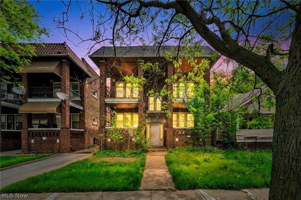 Photo of 889 E 143rd Street, Cleveland, OH 44110 (MLS # 5207661)