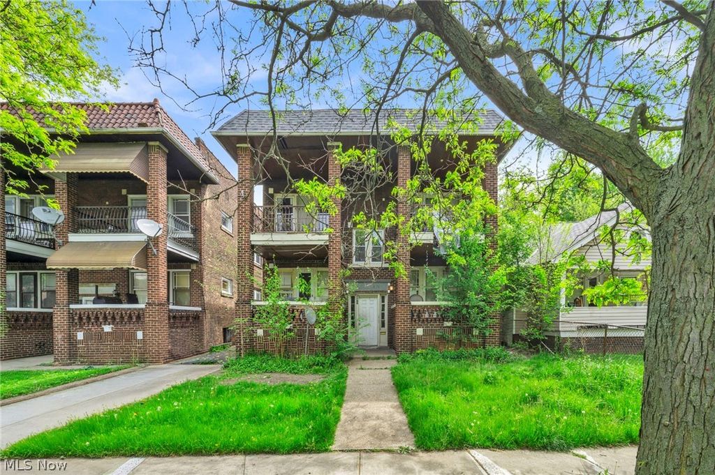 Photo of 889 E 143rd Street, Cleveland, OH 44110 (MLS # 5207661)