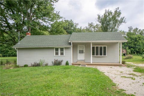 Homes For Sale - 3045 Hayne Road<br/> Akron, OH 44312
