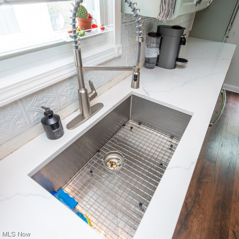 Warren Crest - Residential