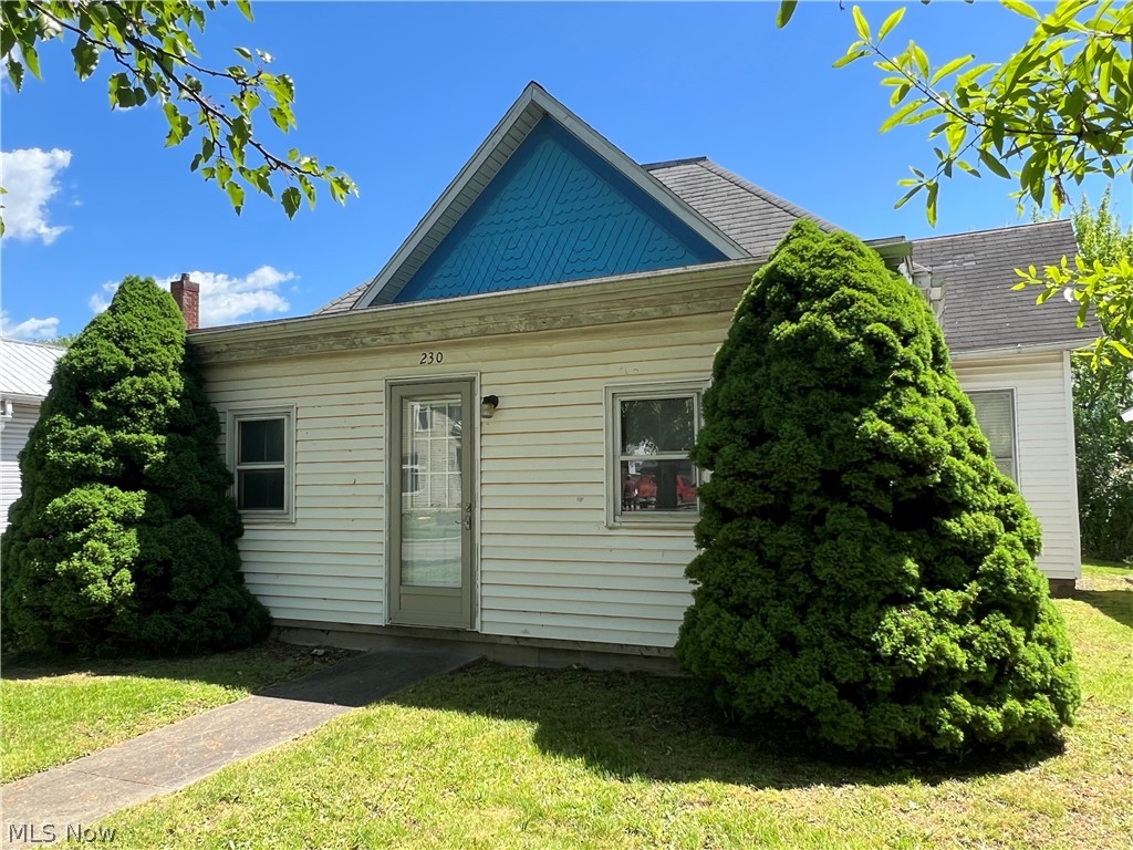 Affordable and clean home ready for new owners! Updated bath. Come take a look!