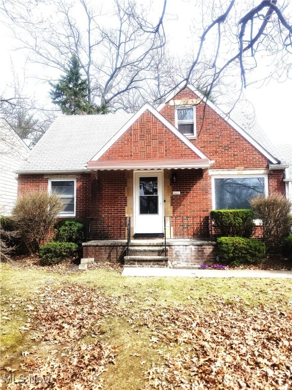 5661 Saxon Dr, Garfield Heights, Ohio image 3