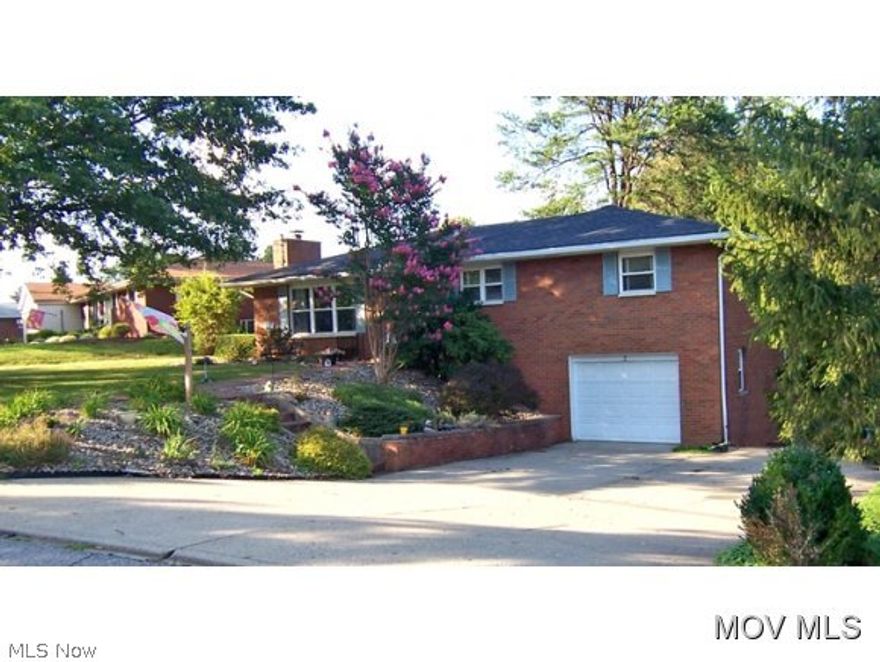 Very nice brick ranch with beautiful hardwood floors, large living room with fireplace, many updates. Nice screened in back porch and patio. Large lot. Mostly wooded. Concrete pool enclosed by 6' chain link fence need repairs. Sellers have not used the pool. ** SELLER IS OFFERING UP TO $3,000 BUYERS CLOSING COSTS! **  Elem: Vienna Elementary School  Elem/Bus: Y  JrHigh: Jackson Jr. High School  JrHigh/Bus: Y  High: Parkersburg High  High/Bus: Y  Fire: VOL  Police: SHF  PossFreeGas: N  ;SQFT=Fin L1:1510, Fin Bsmt:800, Fin Above:1510, Fin Total:2310, Unfin Bsmt:255, Unfin Above:255;GAR= 1 Car Built In