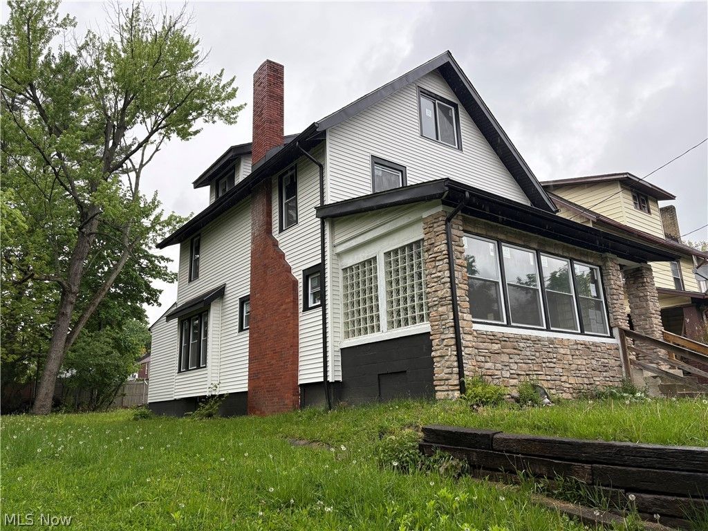 Photo of 112 Burton Avenue, Akron, OH 44302 (MLS # 5206509)