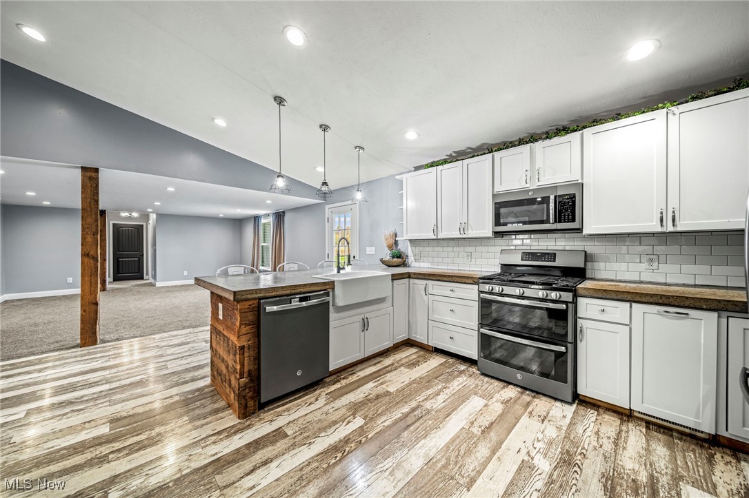 Jefferson, Ohio 44047, United States, 4 Bedrooms Bedrooms, ,3 BathroomsBathrooms,Residential,Active,239440