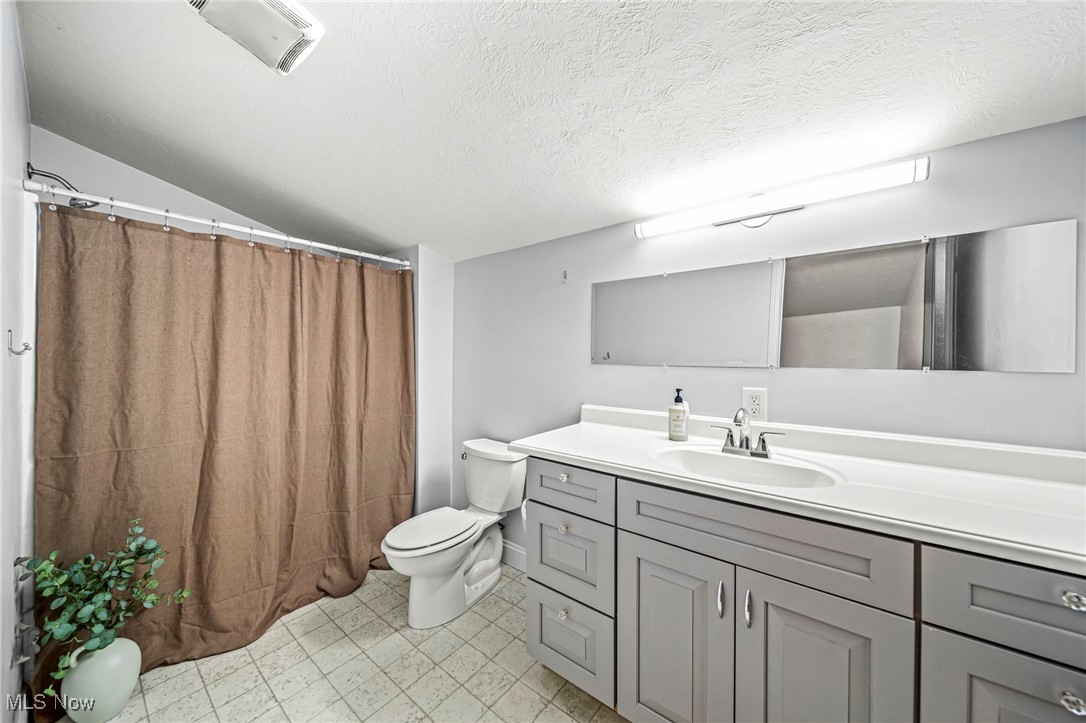 Jefferson, Ohio 44047, United States, 4 Bedrooms Bedrooms, ,3 BathroomsBathrooms,Residential,Active,239440