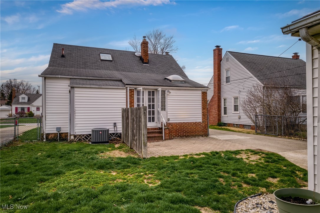 249 E 285th Street, Willowick, Ohio image 30