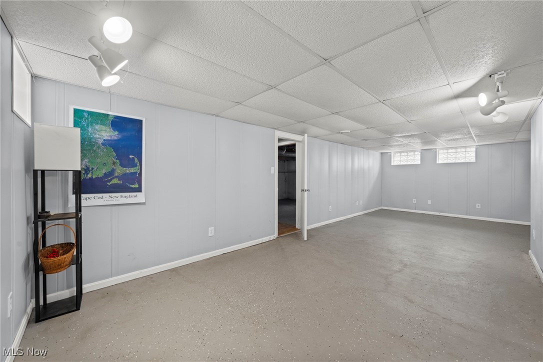249 E 285th Street, Willowick, Ohio image 27