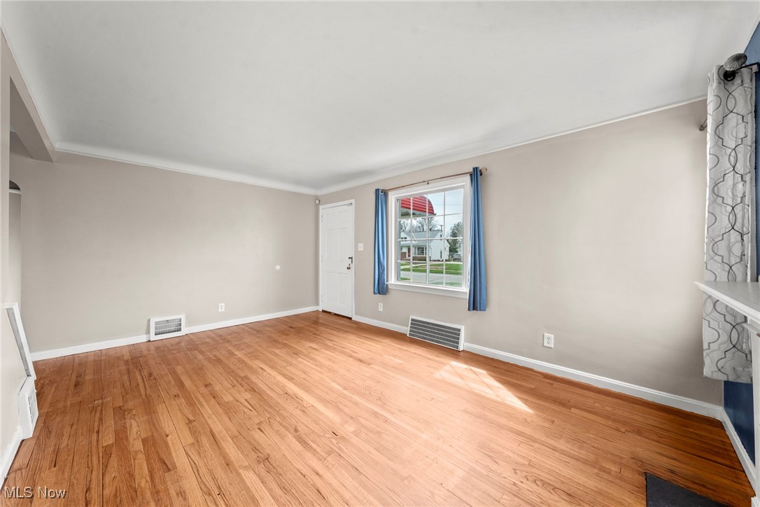 249 E 285th Street, Willowick, Ohio image 4