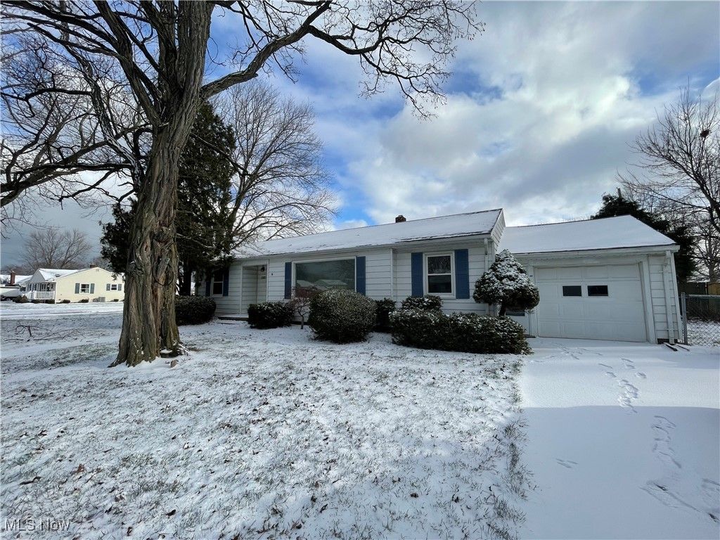 Photo of 1401 Missouri Avenue, Lorain, OH 44052 (MLS # 5176831)