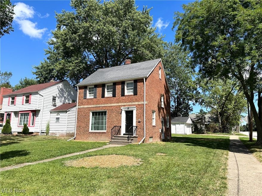 Well-kept 3-bedroom, 1.5-bath home featuring a bright living area, updated kitchen with stainless steel appliances, and a functional layout. Conveniently located near schools, shopping, dining, and highway access.