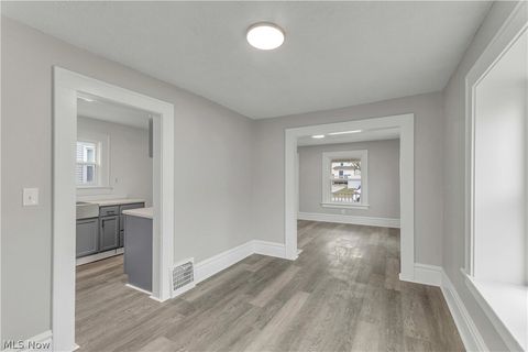 Tiny photo for 642 Nutwood Avenue, Cuyahoga Falls, OH 44221 (MLS # 5187730)