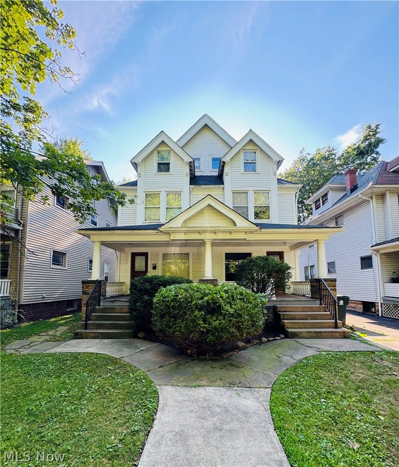 2282 Grandview Avenue