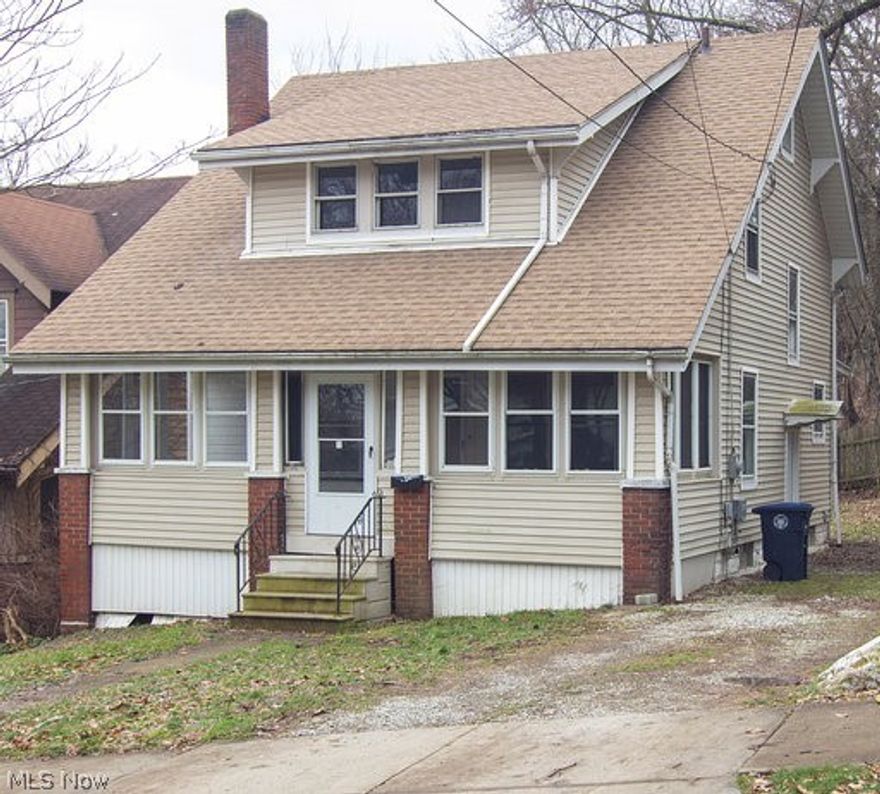 Perfect opportunity for a first-time home buyer or an investor! Located in the heart of Kenmore with close access to the highway. Recent updates include new roof (2018), fresh paint to first and second levels (2016), new flooring (2016), renovated bathroom (2016), and new water heater (2020).